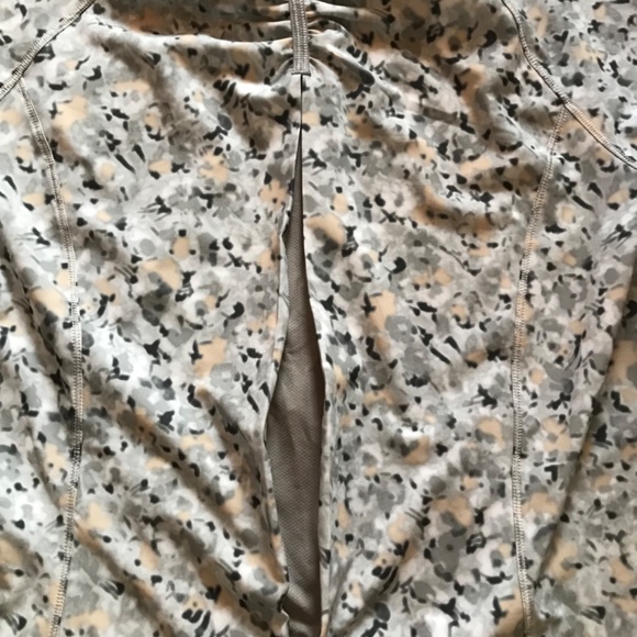 Lululemon Lightened Up Pullover Activewear Outerwear - Picture 3 of 5